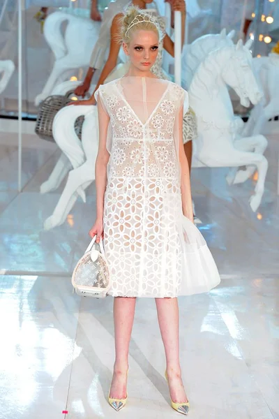 Look 1